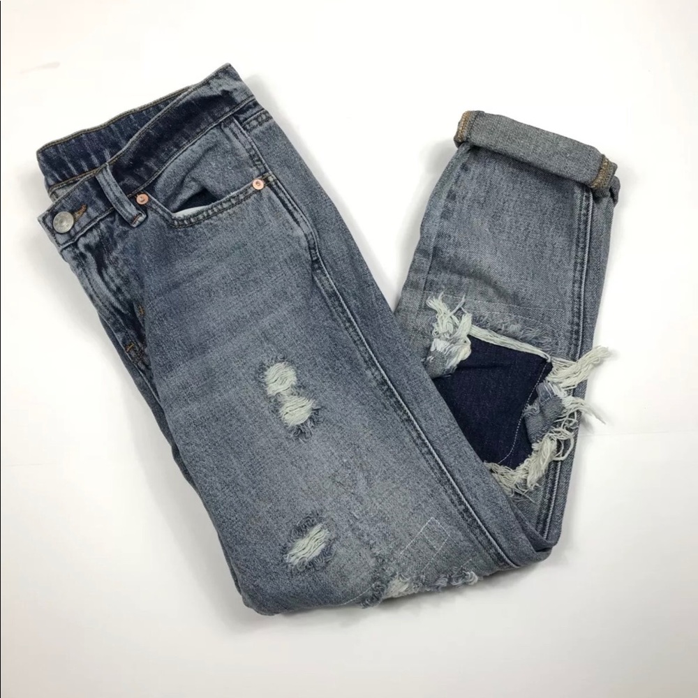 BDG DISTRESSED SLIM BF LOW RISE JEANS SIZE 26W